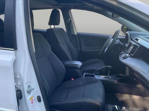 Used 2016 Toyota RAV4 XLE AWD/4WD image 8