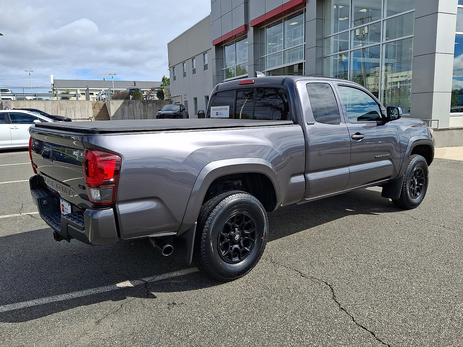 Certified 2022 Toyota Tacoma SR5 AWD/4WD image 6