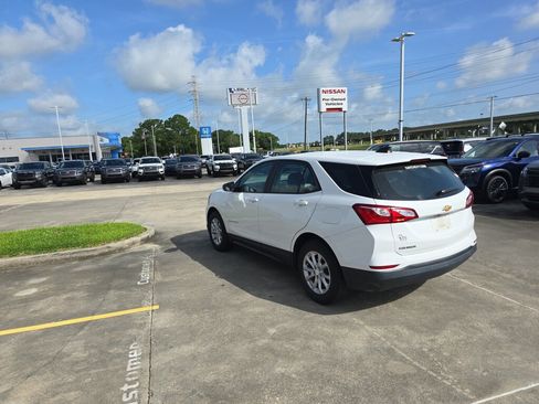Used 2020 Chevrolet Equinox LS FWD image 4