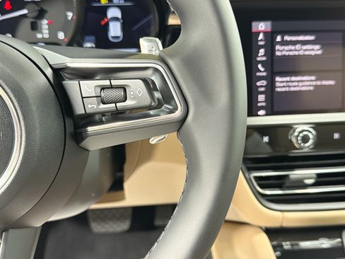 Certified 2026 Porsche Macan AWD/4WD image 38