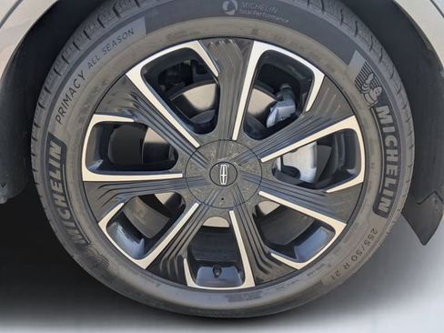 Used 2024 Lincoln Nautilus Reserve AWD/4WD image 11
