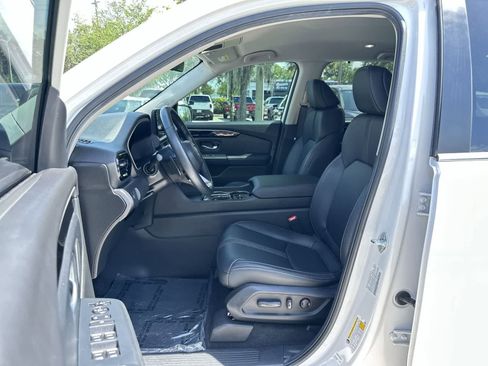 Used 2025 Honda Pilot EX-L image 2