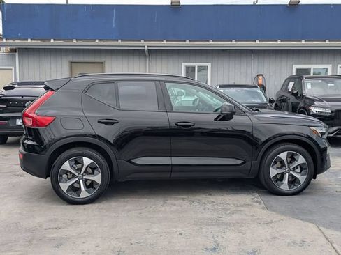 Used 2025 Volvo XC40 B5 Plus AWD/4WD image 2
