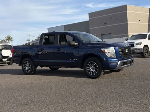 Used 2023 Nissan Titan SV image 4