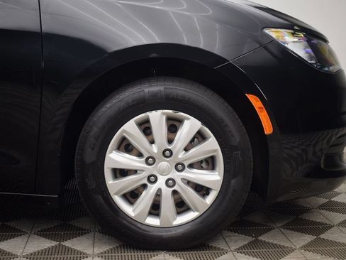 Used 2019 Chrysler Pacifica L FWD image 27