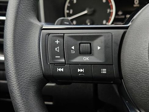 Used 2023 Nissan Rogue SV image 12