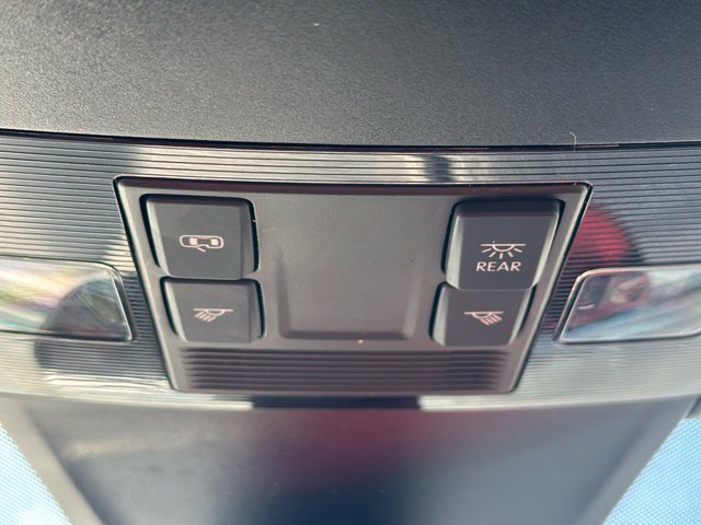Used 2023 Volkswagen Tiguan SE AWD/4WD image 36