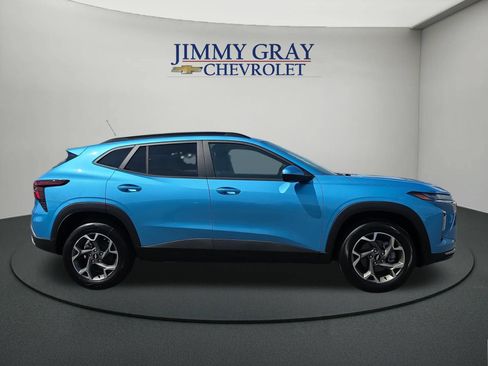 New 2026 Chevrolet Trax LT w/ Driver Confidence Package FWD image 6