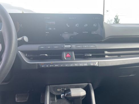 Used 2025 Kia K4 LXS image 17