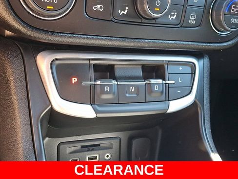 Used 2024 GMC Terrain SLT AWD/4WD image 15