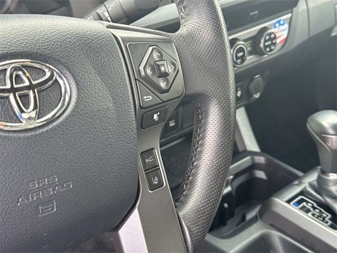 Used 2018 Toyota Tacoma TRD Sport image 31