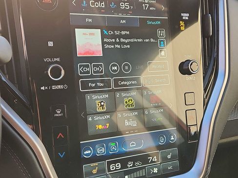 Used 2025 Subaru Outback Premium image 16