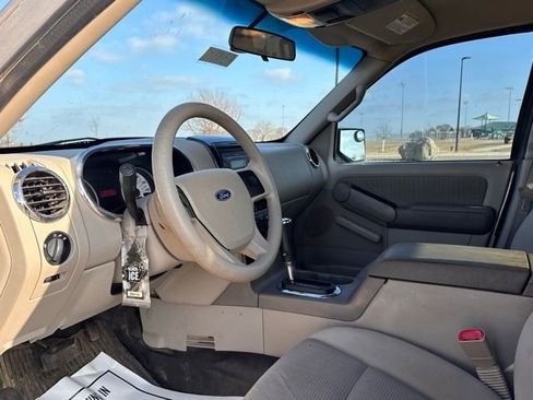 Used 2007 Ford Explorer Sport Trac XLT image 8