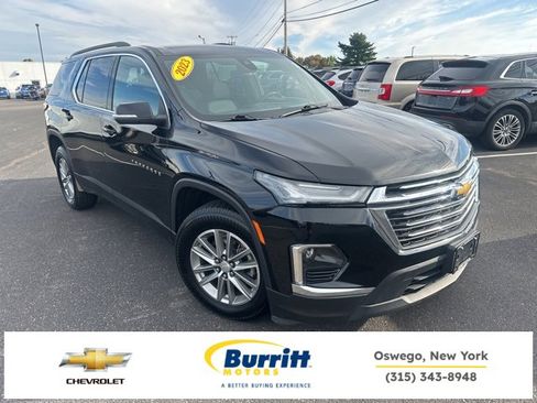 Used 2023 Chevrolet Traverse LT image 1
