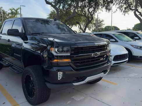 Used 2018 Chevrolet Silverado 1500 LT w/ All Star Edition AWD/4WD image 4