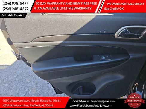 Used 2017 Jeep Grand Cherokee Laredo w/ Quick Order Package 2BE image 9