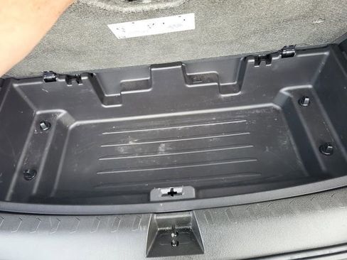 Used 2023 Chevrolet Traverse LT image 19