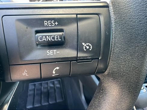 Used 2024 Nissan Rogue S image 27