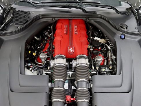 Used 2010 Ferrari California RWD image 33