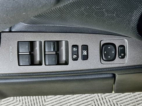 Used 2010 Lexus IS 250 w/ Preferred Accessory Package RWD image 19