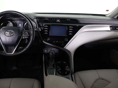 Used 2018 Toyota Camry SE image 32