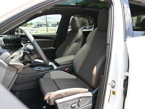 Used 2025 Audi Q5 Premium w/ Premium Plus AWD/4WD image 15