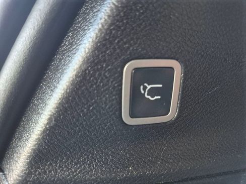 Used 2021 Chrysler Pacifica Touring w/ S Appearance Package image 11