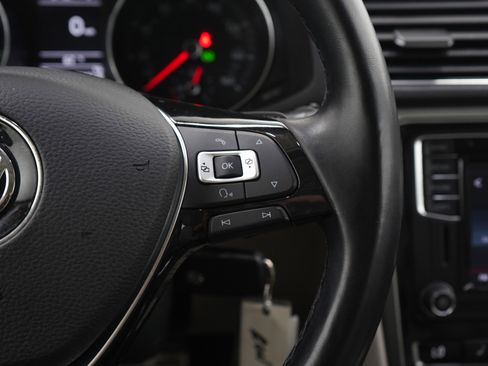 Used 2017 Volkswagen Passat 1.8T R-Line image 24