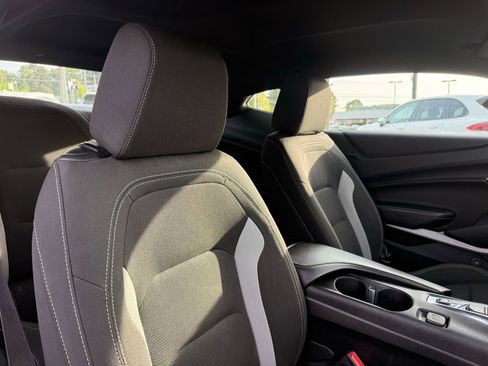 Used 2018 Chevrolet Camaro LT RWD image 29