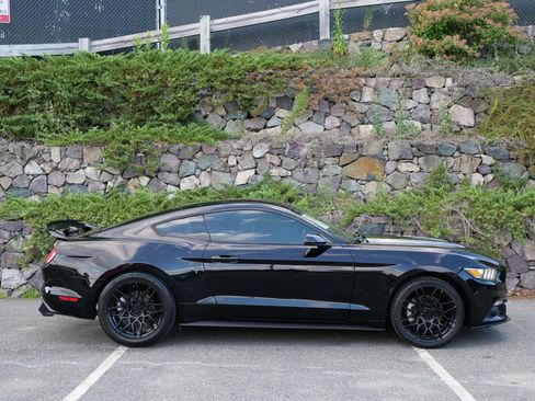 Used 2017 Ford Mustang Coupe RWD image 8