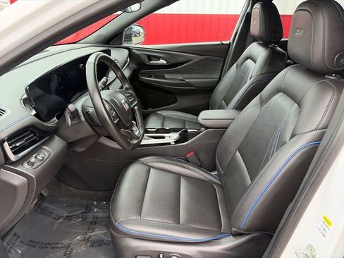 Used 2024 Buick Envista Sport Touring w/ Experience Buick Package image 22