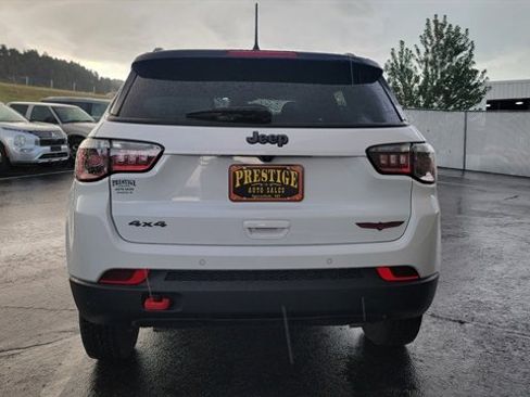 Used 2024 Jeep Compass Trailhawk image 6