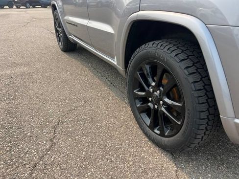 Used 2020 Jeep Grand Cherokee Altitude AWD/4WD image 29