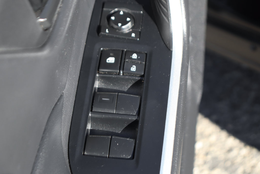 Used 2021 Toyota RAV4 LE FWD image 15