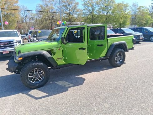 Used 2025 Jeep Gladiator Mojave w/ Convenience Group AWD/4WD image 22