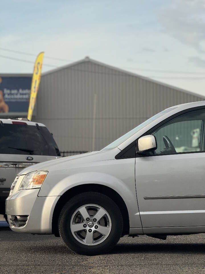 Used 2010 Dodge Grand Caravan SXT FWD image 15