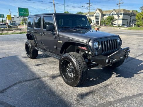 Used 2017 Jeep Wrangler Freedom Edition AWD/4WD image 10