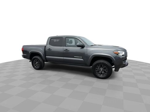Used 2020 Toyota Tacoma SR5 RWD image 3