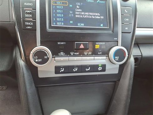 Used 2013 Toyota Camry SE image 12