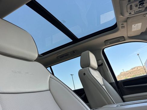 Used 2023 GMC Yukon XL Denali AWD/4WD image 22