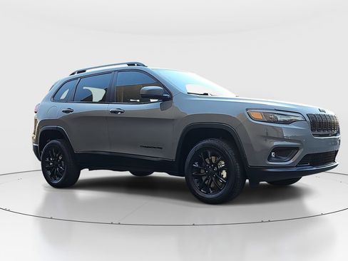 Used 2019 Jeep Cherokee Latitude Plus image 3