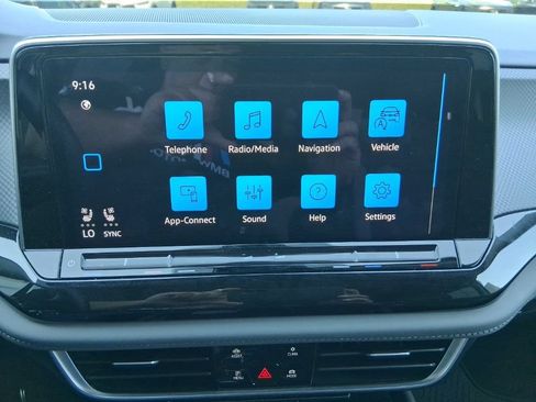 Used 2025 Volkswagen Atlas Peak Edition SE AWD/4WD image 19