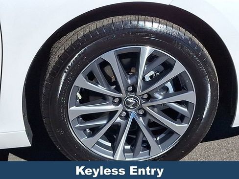 Used 2024 Lexus ES 350 image 10