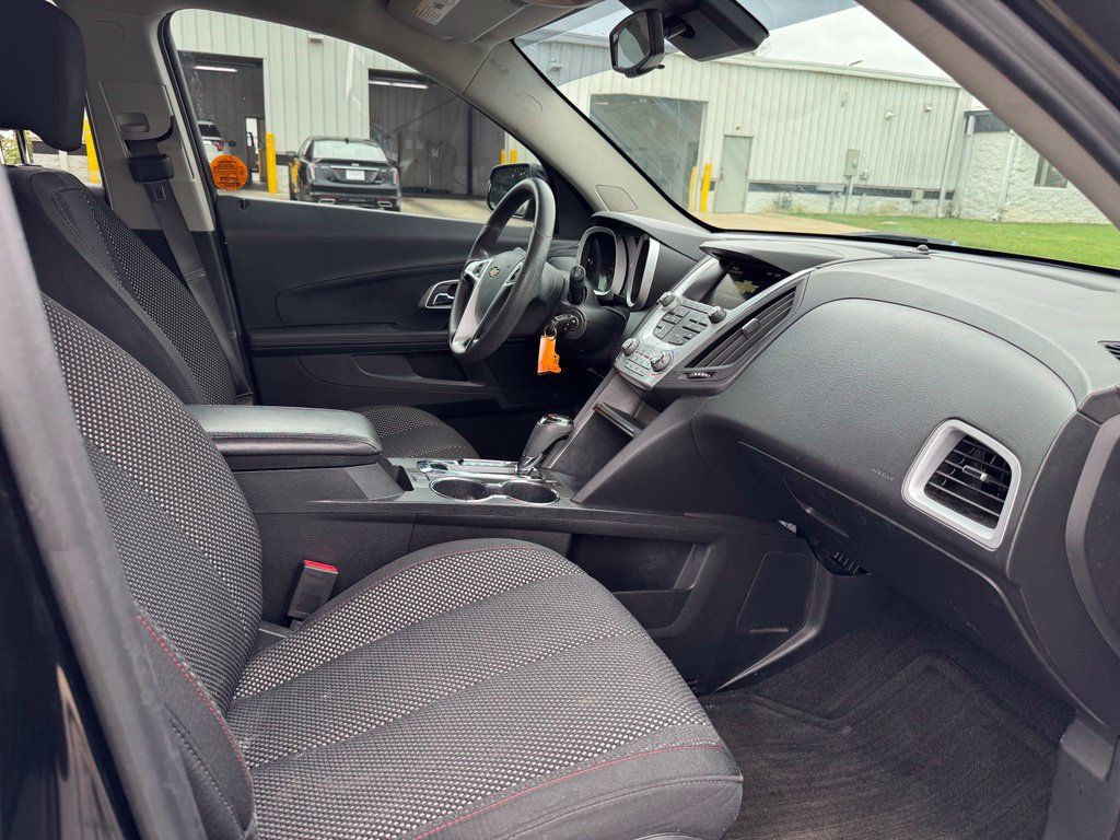 Used 2017 Chevrolet Equinox LT FWD image 10
