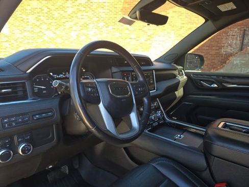 Used 2021 GMC Yukon XL Denali w/ Denali Premium Package image 8