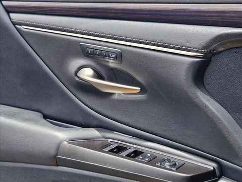 Used 2019 Lexus ES 350 w/ Premium Package FWD image 11