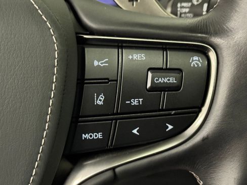 Used 2022 Lexus LS 500h AWD w/ Luxury Package image 29