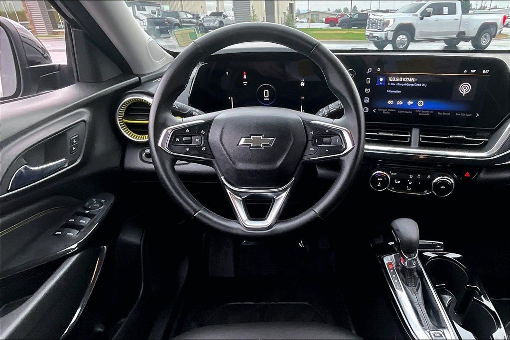 Used 2024 Chevrolet Trax ACTIV w/ Sunroof Package FWD image 5