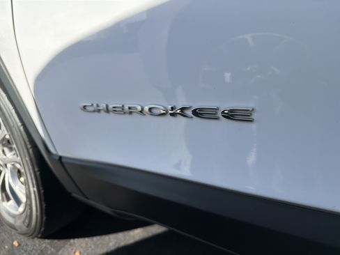 Certified 2020 Jeep Cherokee Latitude Plus w/ Cold Weather Group image 26