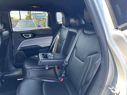 Used 2025 Jeep Compass Limited AWD/4WD image 27